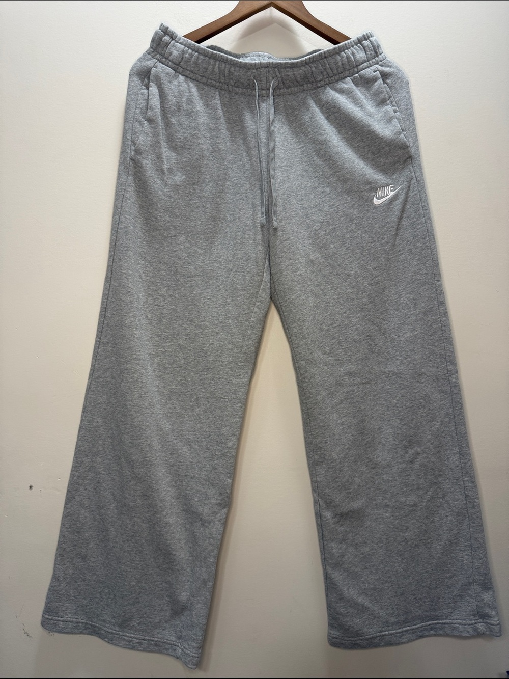 Nike Women’s Gray Wide-Leg Fleece Pants Size Medium